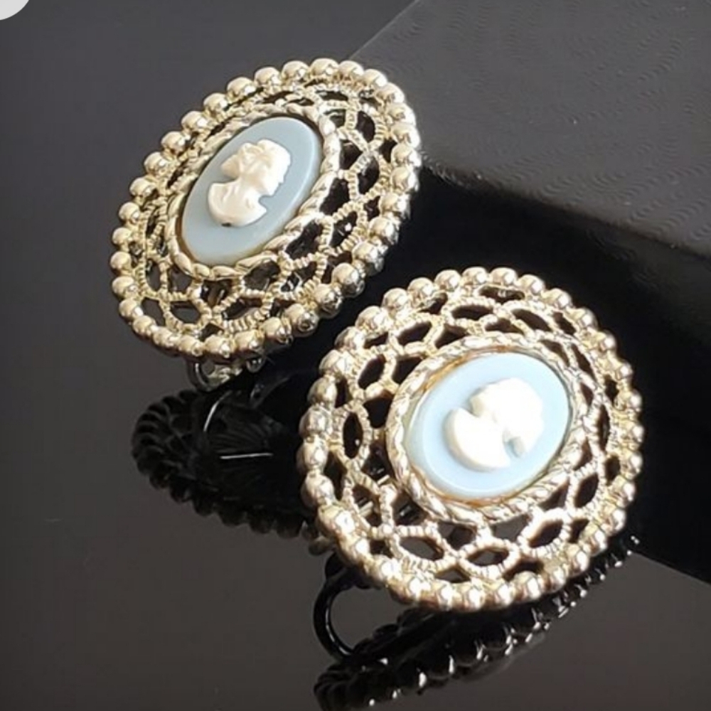 FREE OR FIRM$ 50s CAMEO EARRINGS